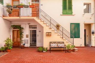 LA CORTE DI SAN FREDIANO - Firenze - 0