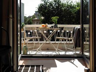 Bright 2BR Apartment - Top Location - City Balcony - 0