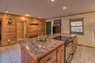 Piney Bluff Retreat with Mountain Views! - 1