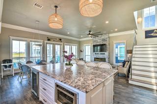 Walk to Beach Modern Galveston Home with Balconies! - Galveston - 2