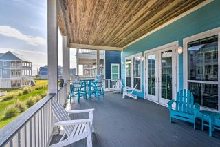 Walk to Beach Modern Galveston Home with Balconies! - Galveston - 1