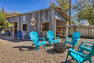 Howdy Haus Pool and Hot Tub and Outdoor Space - Fredericksburg - 9
