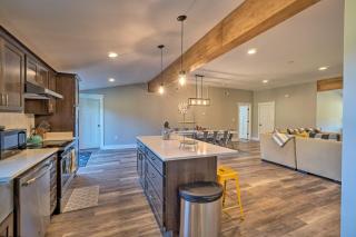 Scenic Home on 20-Acre Farm Families Welcome - Cleveland - 1