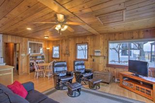 Charming Lakefront Cabin with Deck and Fire Pit! - Newport - 6