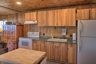 Charming Lakefront Cabin with Deck and Fire Pit! - Newport - 2