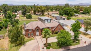 Fully Loaded Mansion In Gilbert with Waterfall - Gilbert - 3
