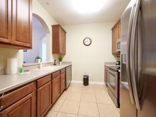 3Br 2Bath Condo Balcony 5min Conv Center 1410ft - 1