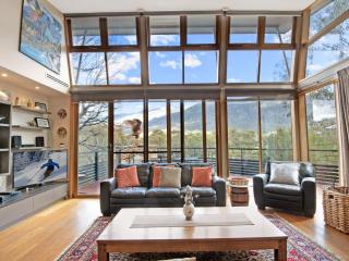 Les Perrieres Chalet - Spacious 2BR Chalet l Gym l Indoor Pool l Tennis l WiFi l BBQ - Jindabyne - 0