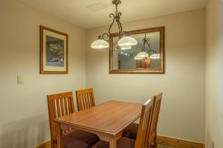 Grand Lodge 1-Bedroom Condo with 3 Queens & Close to Everything condo - 4