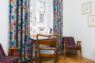 Classy Old Town Suites - by Upstairs - 1