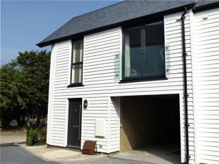 Salt Yard 1 - Stylish Whitstable Cottage - Free Parking - Beach - Harbour - 4