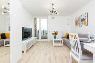 Elegancki Apartment z Balkonem by Noclegi Renters - 1