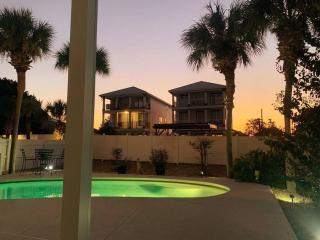 PRIVATE HEATED POOL, GOLF CART & WALK to THE SUGAR SAND BEACH in DESTIN - Destin - 7