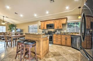 Pool, Hot Tub and Golf Course View Glendale Oasis! - 1