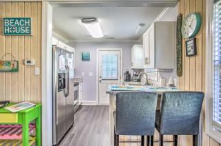 Walk to Apache Pier Coastal Condo with Pool Access - Myrtle Beach - 3