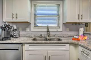 Walk to Apache Pier Coastal Condo with Pool Access - Myrtle Beach - 2