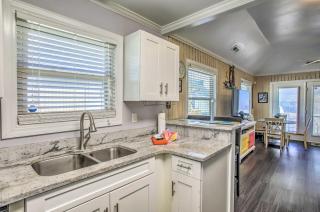 Walk to Apache Pier Coastal Condo with Pool Access - Myrtle Beach - 1