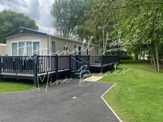 Tattershall Lakes Mini Breaks - The Avenue - 3