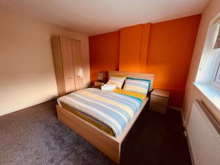 Detached 5 bedroom house, ideally located - Finchley - 4
