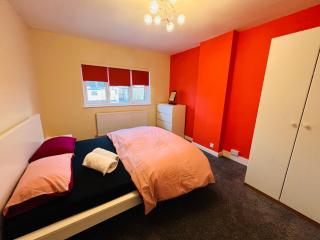 Detached 5 bedroom house, ideally located - Finchley - 3