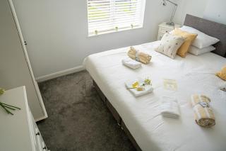 Wavecrest Cottage with Hot Tub Garden Sleeps 8 - Flamborough - 3