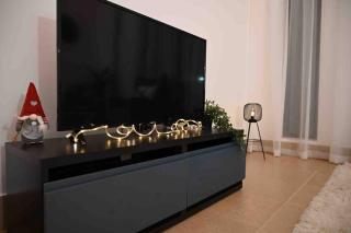 Brand new furniture . Close to Dubai Mall. - 2