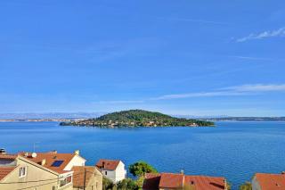 Luxury Sunrise Jacuzzi Apts, 50 m from the beach - 9