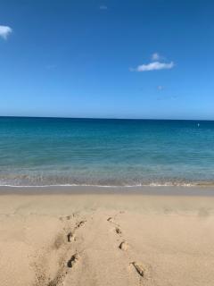 Aguadilla Waves Apt Free Parking & Wifi 8 minute walk from Crashboat beach - 9