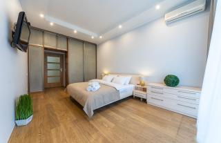 Khreschatyk. Independence Sq. 2 BR - Kiev - 9