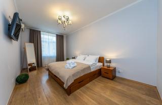 Khreschatyk. Independence Sq. 2 BR - 6