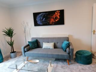 Luxury Modern 2 Bed Apartment, FREE UNDERCROFT PARKING FOR 1 CAR - 8
