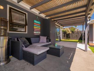 Walk to the Water - Whangamata Holiday Home - 5