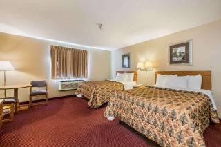 Econo Lodge - Rice Lake - 1