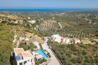 Keano Villa, with Pool & BBQ, Ping Pong, Playground, By ThinkVilla - Ayía Paraskeví - 7