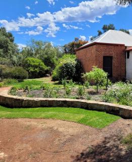 The Gate House, 2 storey Historic Accommodation with mod cons - 1