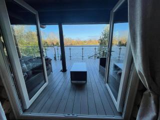 Woodpecker Log Cabin with hot tub, pizza oven bbq entertainment area, lakeside with private fishing peg situated at Tattershall Lakes - 4
