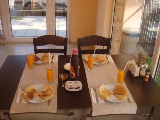 Ivatea Family Hotel - 1