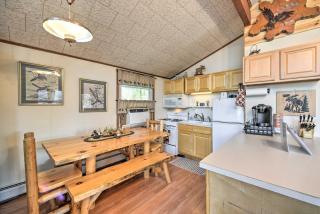 Speculator Cottage about 2 Mi to Oak Mountain Skiing - Lake Pleasant - 4