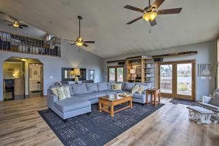 Lakefront Eau Galle Home with Hot Tub and Fire Pit - Durand - 7