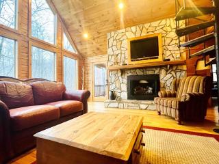 Free Railroad Tours - Secluded Cabin with Peaceful Patio and Hot Tub - 8
