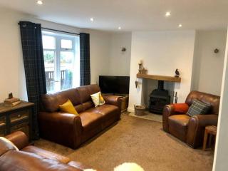 ValleyView Cottage-Cosy, Rustic Home - Log Burner - 3