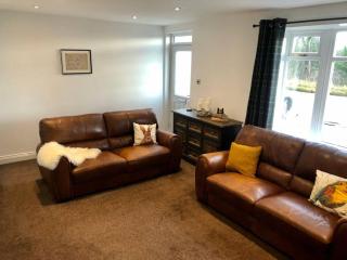 ValleyView Cottage-Cosy, Rustic Home - Log Burner - 2