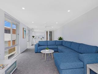 Regency Court - The Entrance - 4