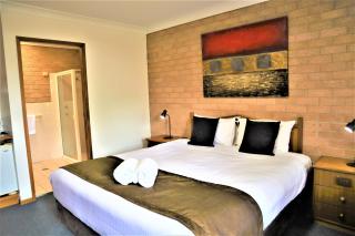 Golden Chain Aalana Motor Inn - Cowra - 0