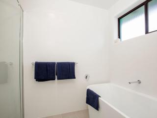 Sandy Feet Retreat I Pet Friendly I 1 Min Walk to Beach - Currarong - 1