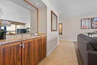 Spacious Waikiki Beach 2BR-Ocean View-Free Parking - Honolulu - 3