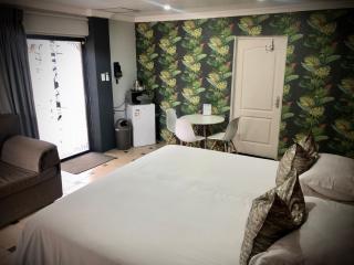 Modern Goldfields Apartments - 4