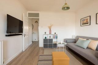 Stylish apartment with balcony, minutes from beach - 8