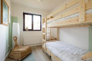 Stylish apartment with balcony, minutes from beach - 4
