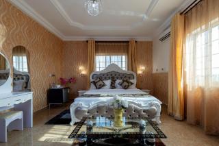 Amazing Grace Hotel & Suites - 7
